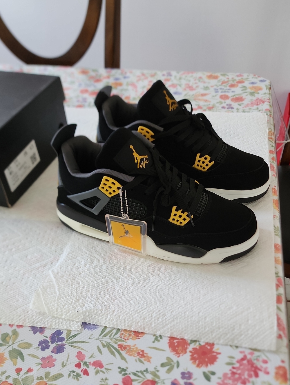 Air Jordan 4 Retro Black/Yellow Sneakers